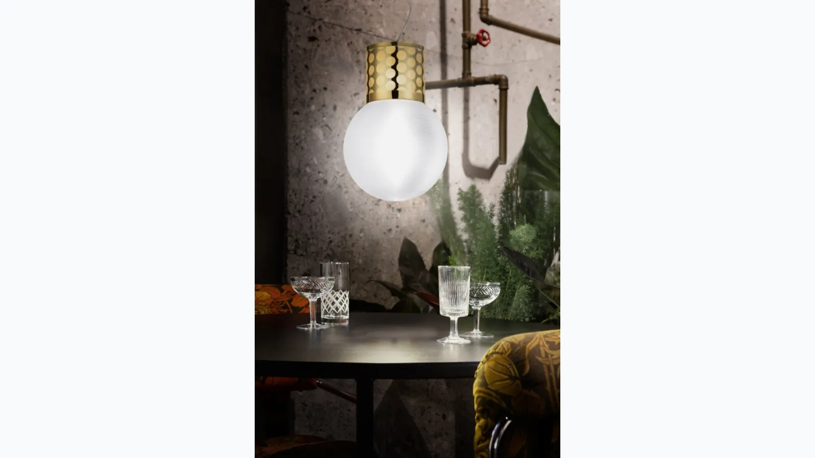 Lampada tra moda e design Atmosfera Suspension di Slamp