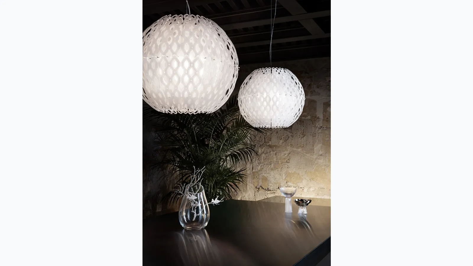 Lampada a sospensione con trama a nido d'ape Charlotte Globe di Slamp