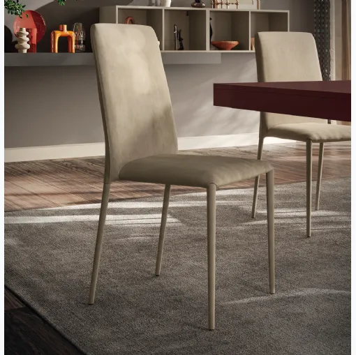 Sedia Cloe rivestita in tessuto Nabuk di Scavolini