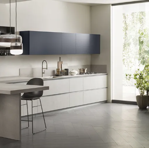 Cucina Moderna DeLinea in Concrete Jersey e Blu Moon opaco di Scavolini