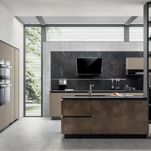 Cucina Moderna Liberamente Grigio Selce e Oxide Bronze di Scavolini