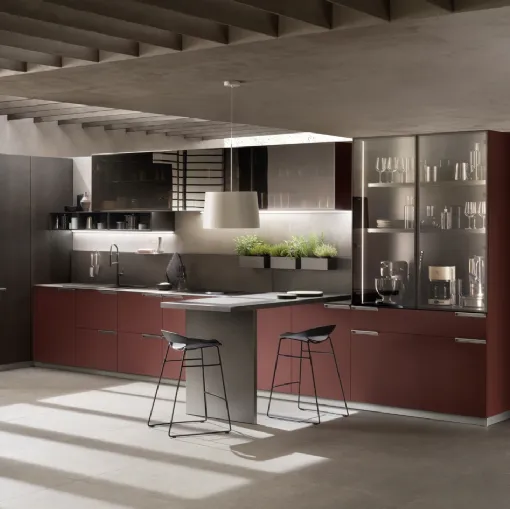 Cucina Moderna angolare con penisola Mia Rosso Jaipur e Rovere Carbone di Scavolini