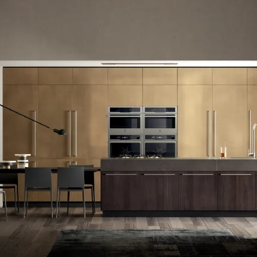 Cucina Moderna Mood Noce Saxony e laccato Stained Brass di Scavolini