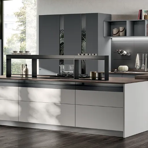 Cucina Moderna con isola e penisola Motus in laccato Grigio Airone e Grigio Vulcano di Scavolini